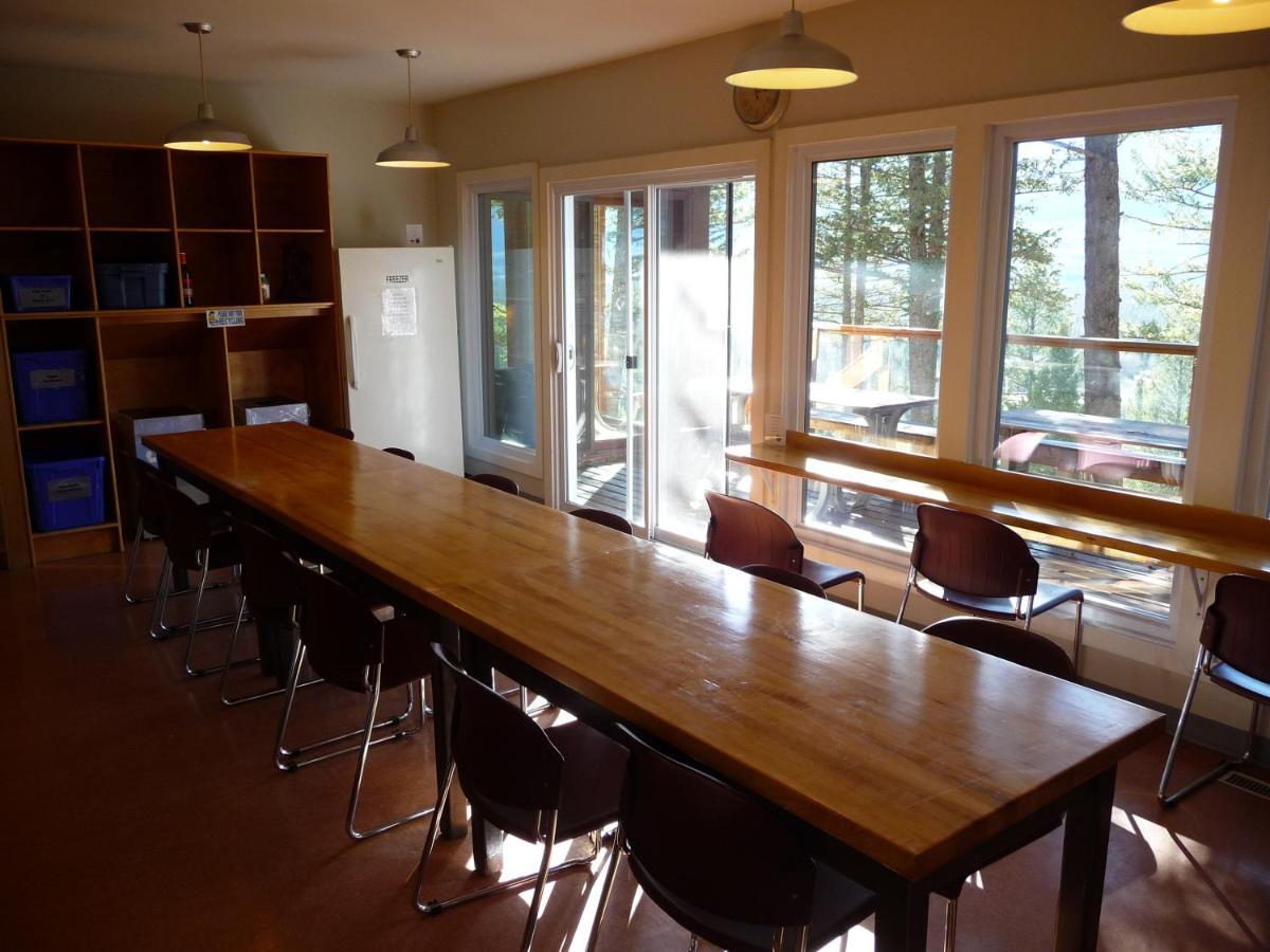 Canmore Alpine Hostel - Alpine Club Of Canada Exterior photo