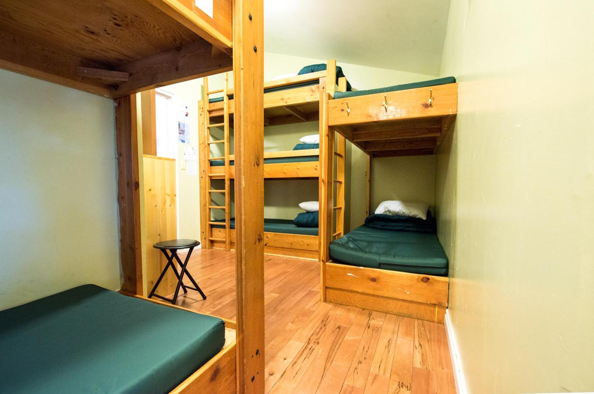 Canmore Alpine Hostel - Alpine Club Of Canada Exterior photo