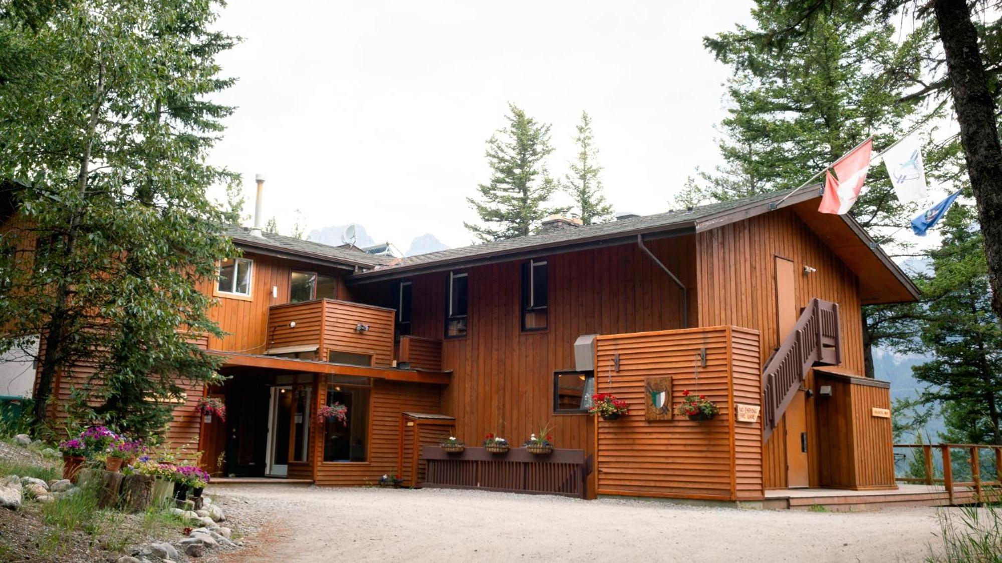 Canmore Alpine Hostel - Alpine Club Of Canada Exterior photo