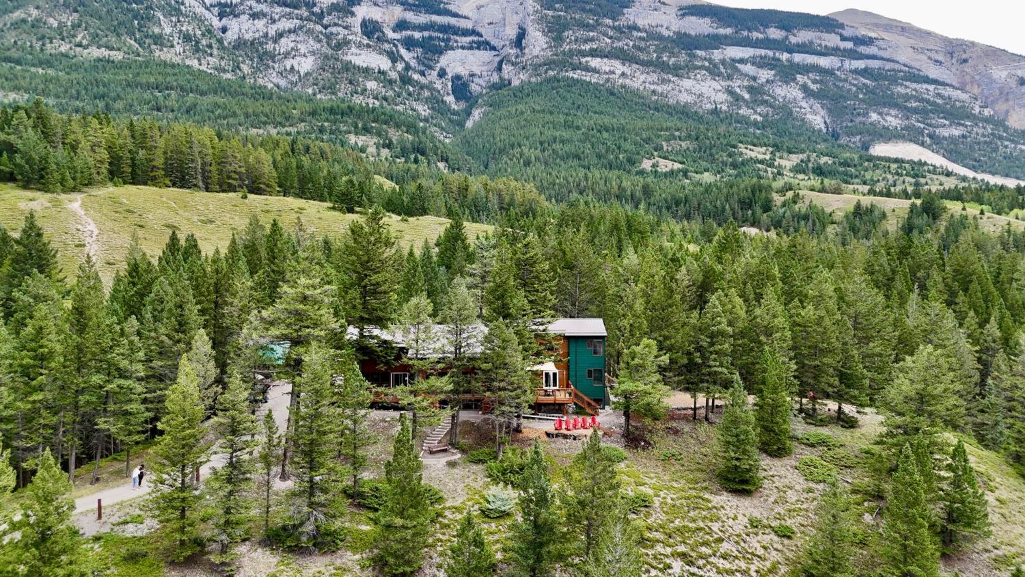 Canmore Alpine Hostel - Alpine Club Of Canada Exterior photo
